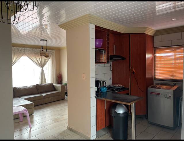 3 BEDROOM FREEHOLD FOR SALE IN ROSSLYN